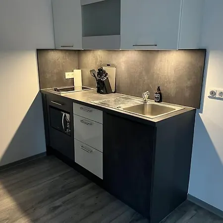 Geraeumige Einzimmerwohnung In 아파트 쿼켄브루크